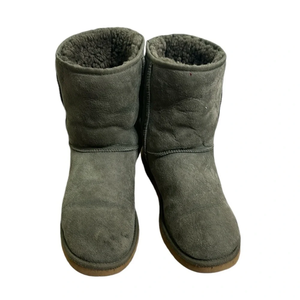 Ugg Australia olive green boot size 10w